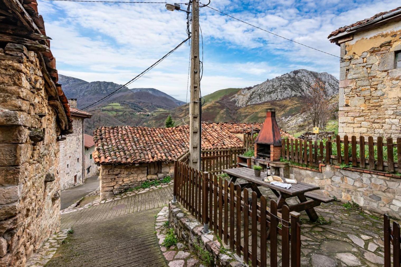 La Congosta Magica Aldea Rodeada De Montanas Apartment La Plaza